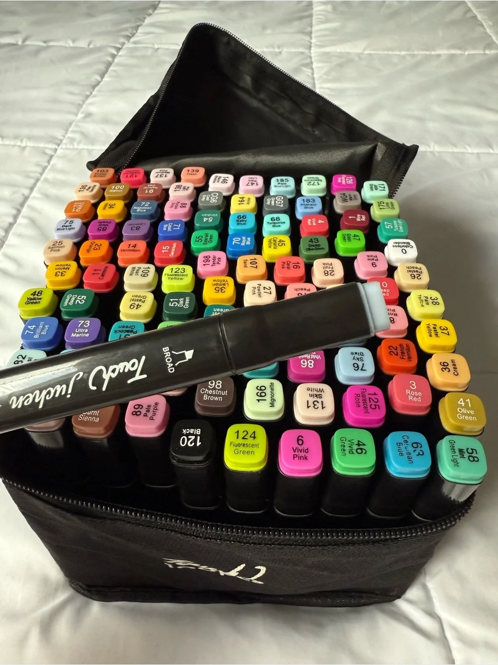 Dual-Tip Marker Storage Case with Assorted Colored Markers - Black